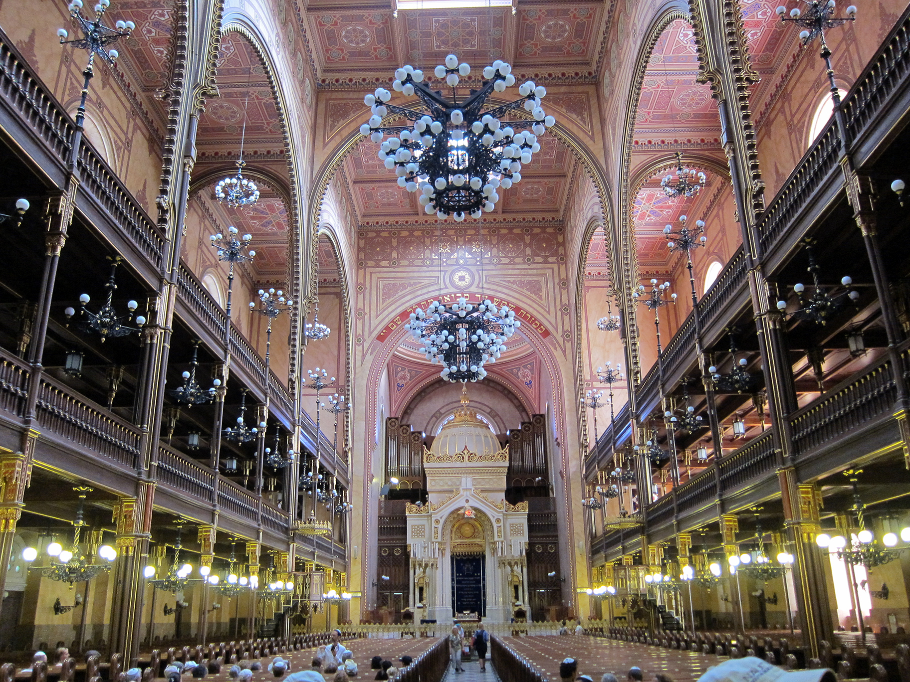 Большую синагогу. Синагога в Будапеште. Большая синагога (Будапешт). Синагога в Будапеште на улице Дохань. Синагога минора.